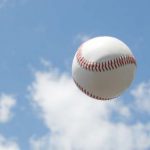 空と野球ボール